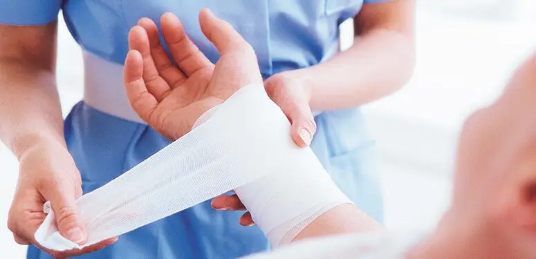 A female nurse wrapped an injured arm.