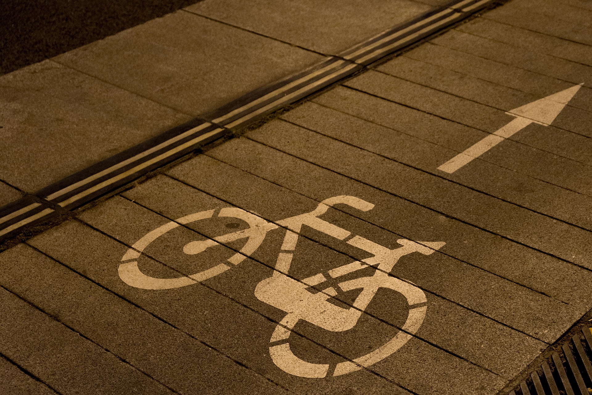 How Bicycle Lanes Make Travel Safer